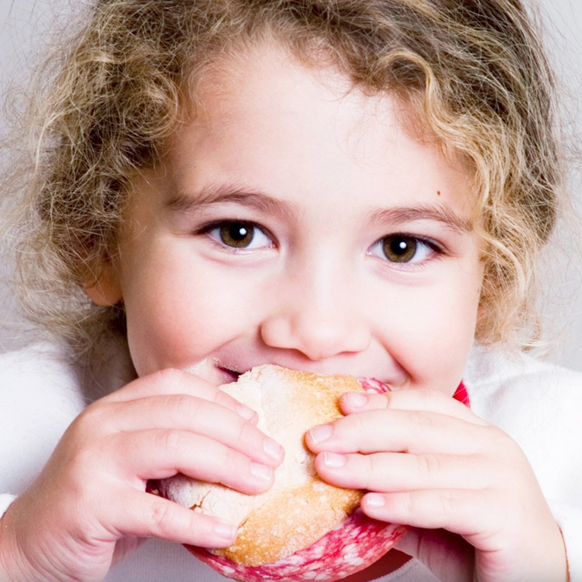 Las meriendas a examen: cómo debes alimentar a tus hijos a media tarde (bollos incluidos)